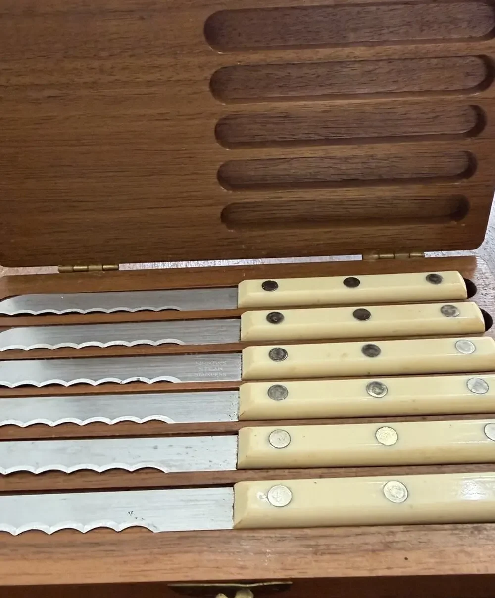 Vintage Simmons Stainless Steel Steak Knives Set of 8 Cream Handle Wood Lock Box